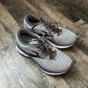 Like new brooks ghost 13 running shoes size 7.5 (worn three times inside)
